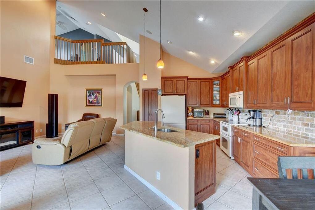 PARKLAND ISLES - Residential Lease