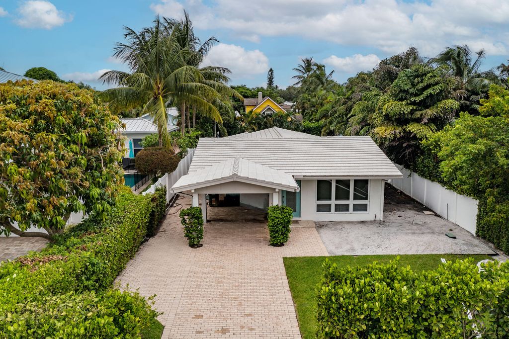 Photo of 101 NE 11th Street, Delray Beach, FL 33444 (MLS # R11034997)