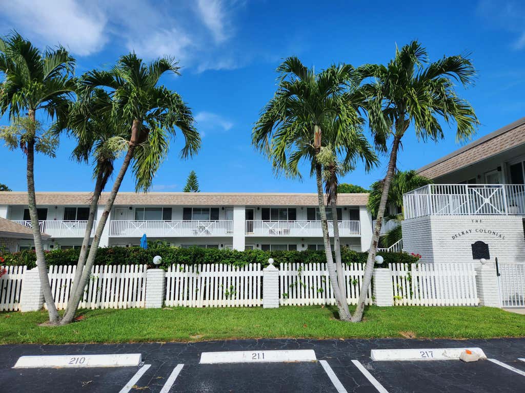 Photo of 1001 NE 8th Avenue #212, Delray Beach, FL 33483 (MLS # B26056407)