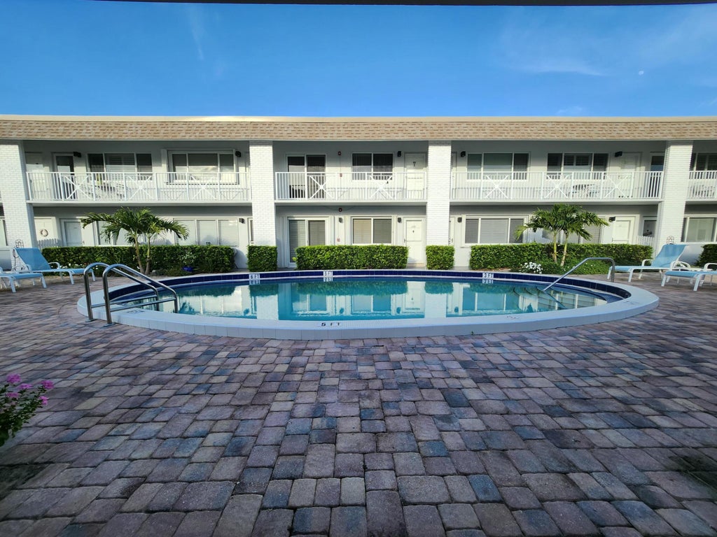 Photo of 1001 NE 8th Avenue #212, Delray Beach, FL 33483 (MLS # B26056407)