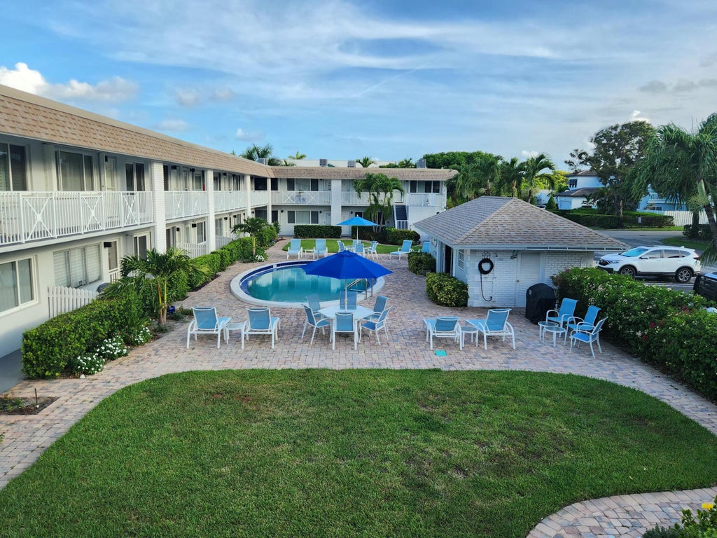 Photo of 1001 NE 8th Avenue #212, Delray Beach, FL 33483 (MLS # B26056407)