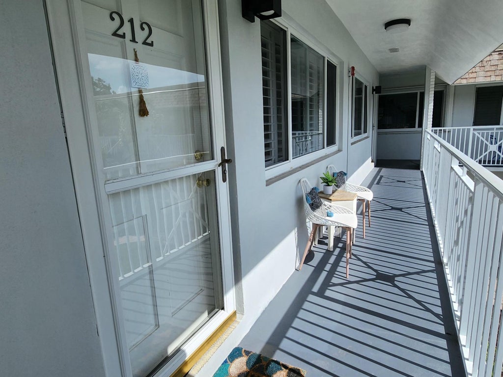 Photo of 1001 NE 8th Avenue #212, Delray Beach, FL 33483 (MLS # B26056407)