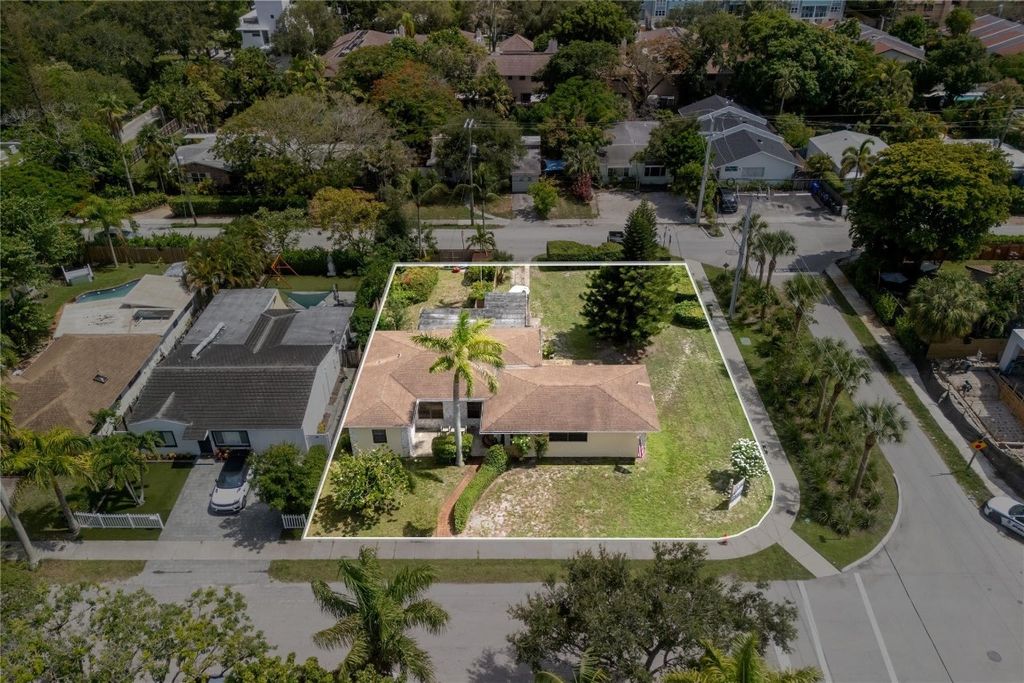 Photo of 904 SE 11th Court, Fort Lauderdale, FL 33316 (MLS # F10514210)