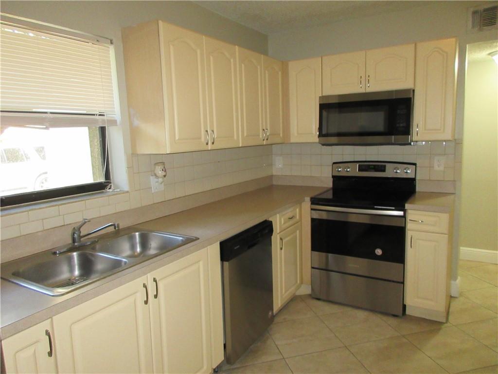 Coral Spgs Lakes 68-12 B - Residential Lease