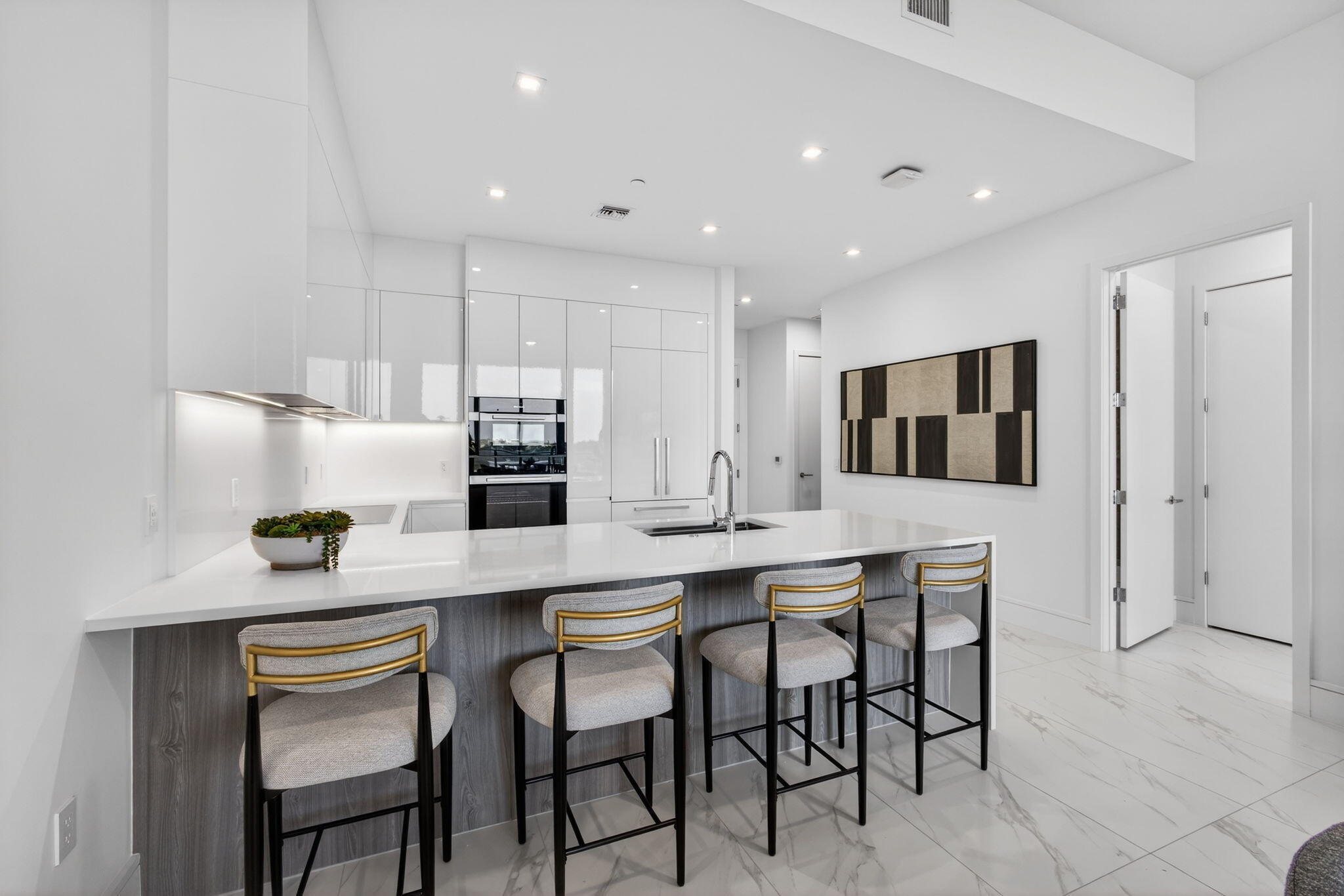 NAUTILUS 220 CONDO - Residential