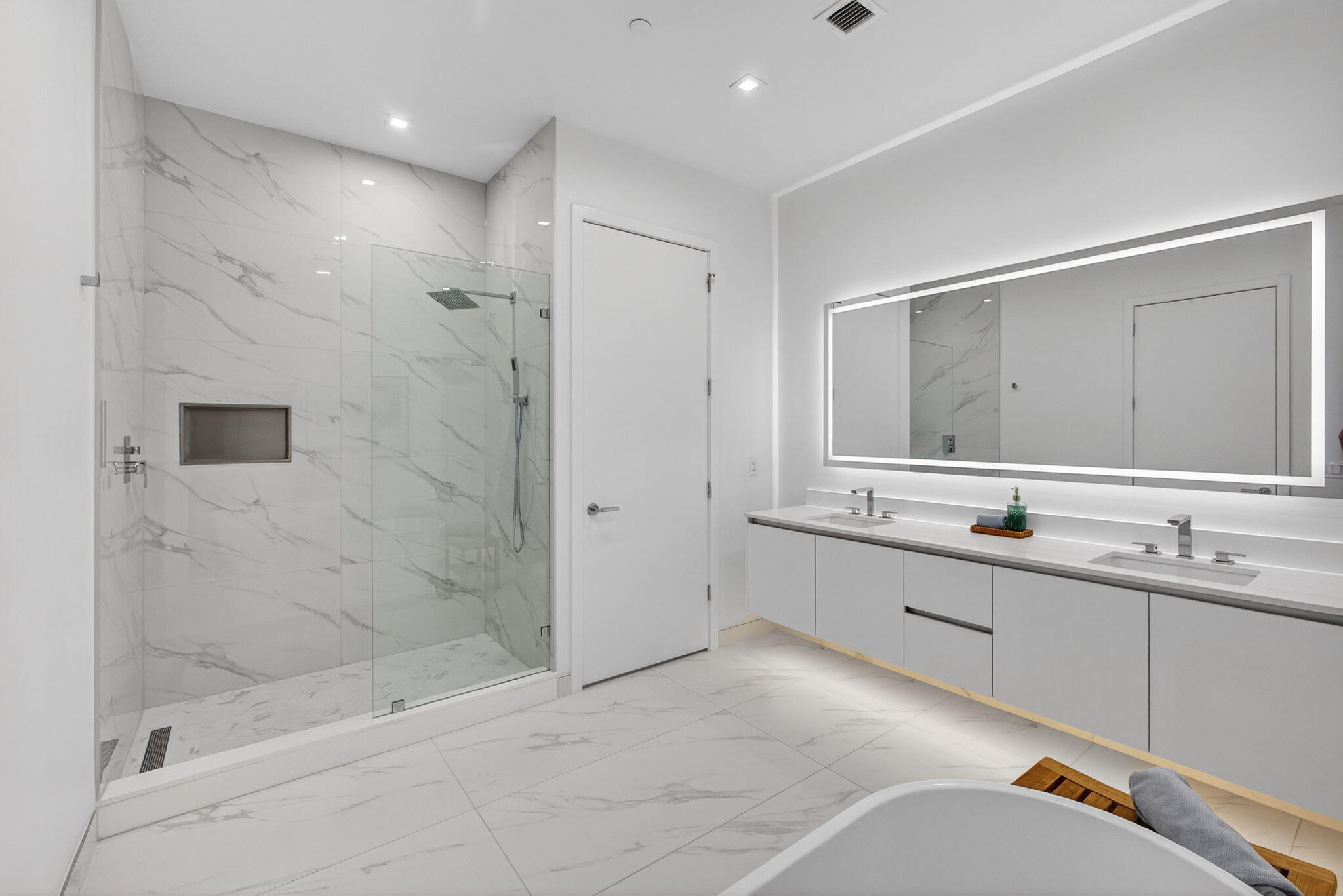 NAUTILUS 220 CONDO - Residential