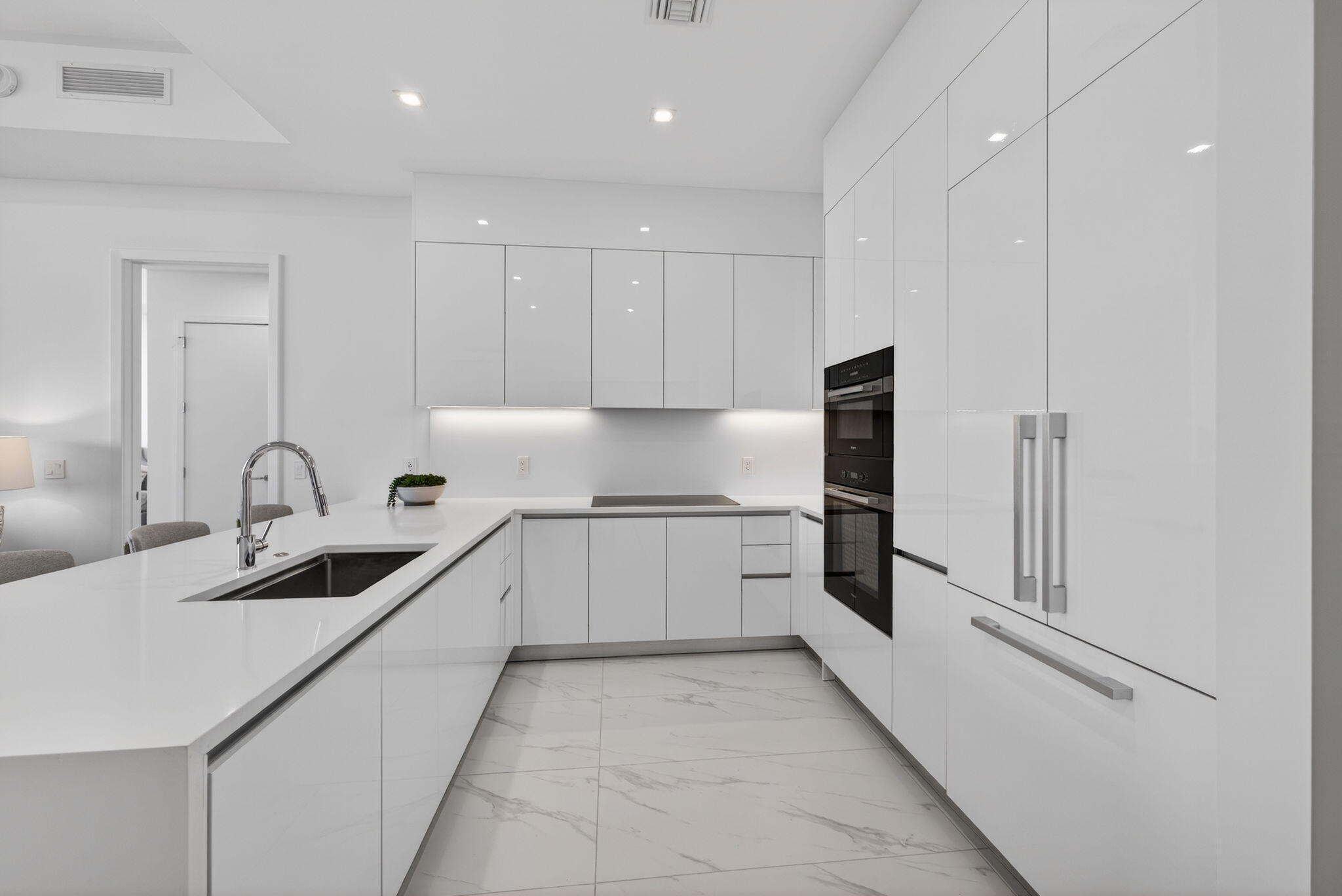 NAUTILUS 220 CONDO - Residential