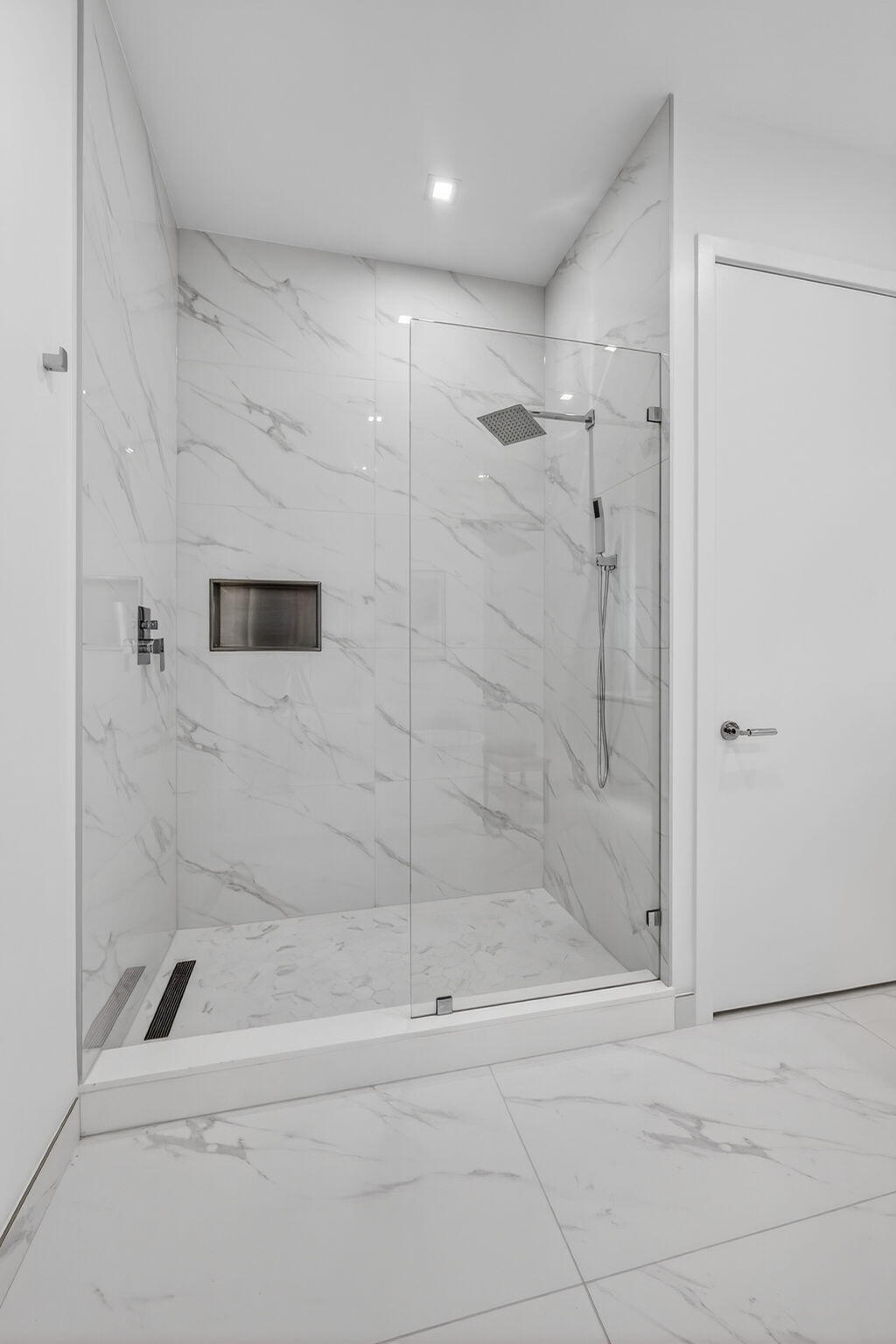 NAUTILUS 220 CONDO - Residential