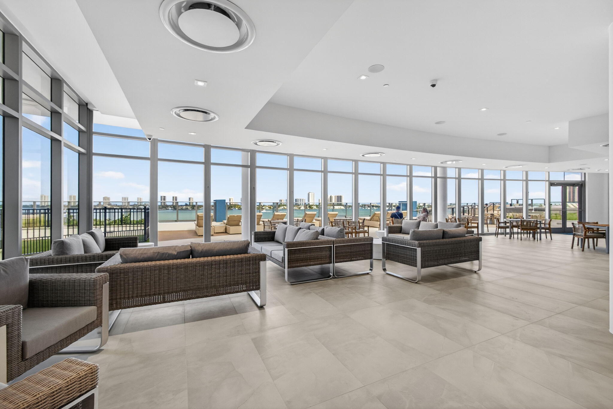 NAUTILUS 220 CONDO - Residential