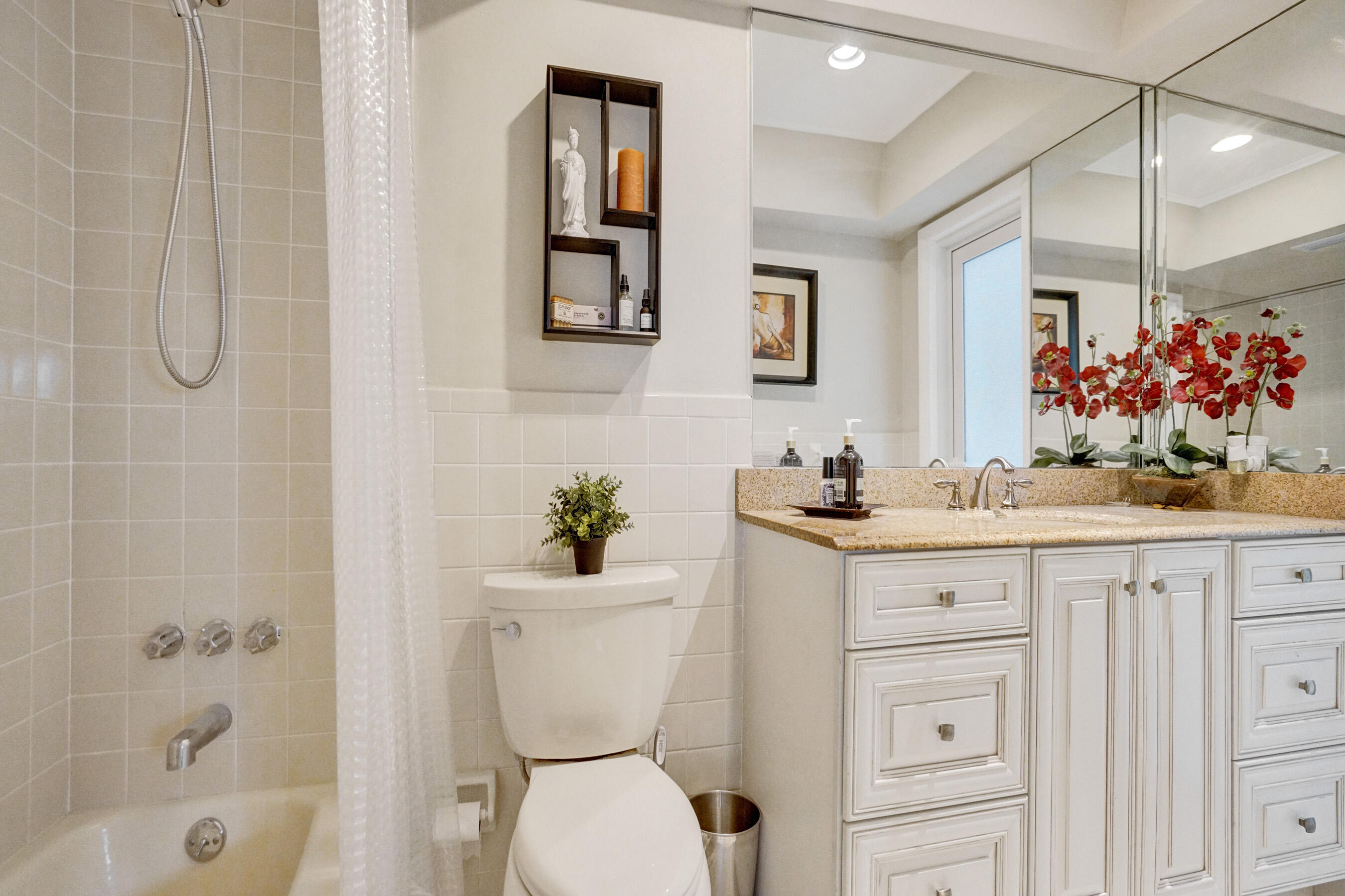 PLANTATION SECLUDED GDNS-1ST ADD - Residential