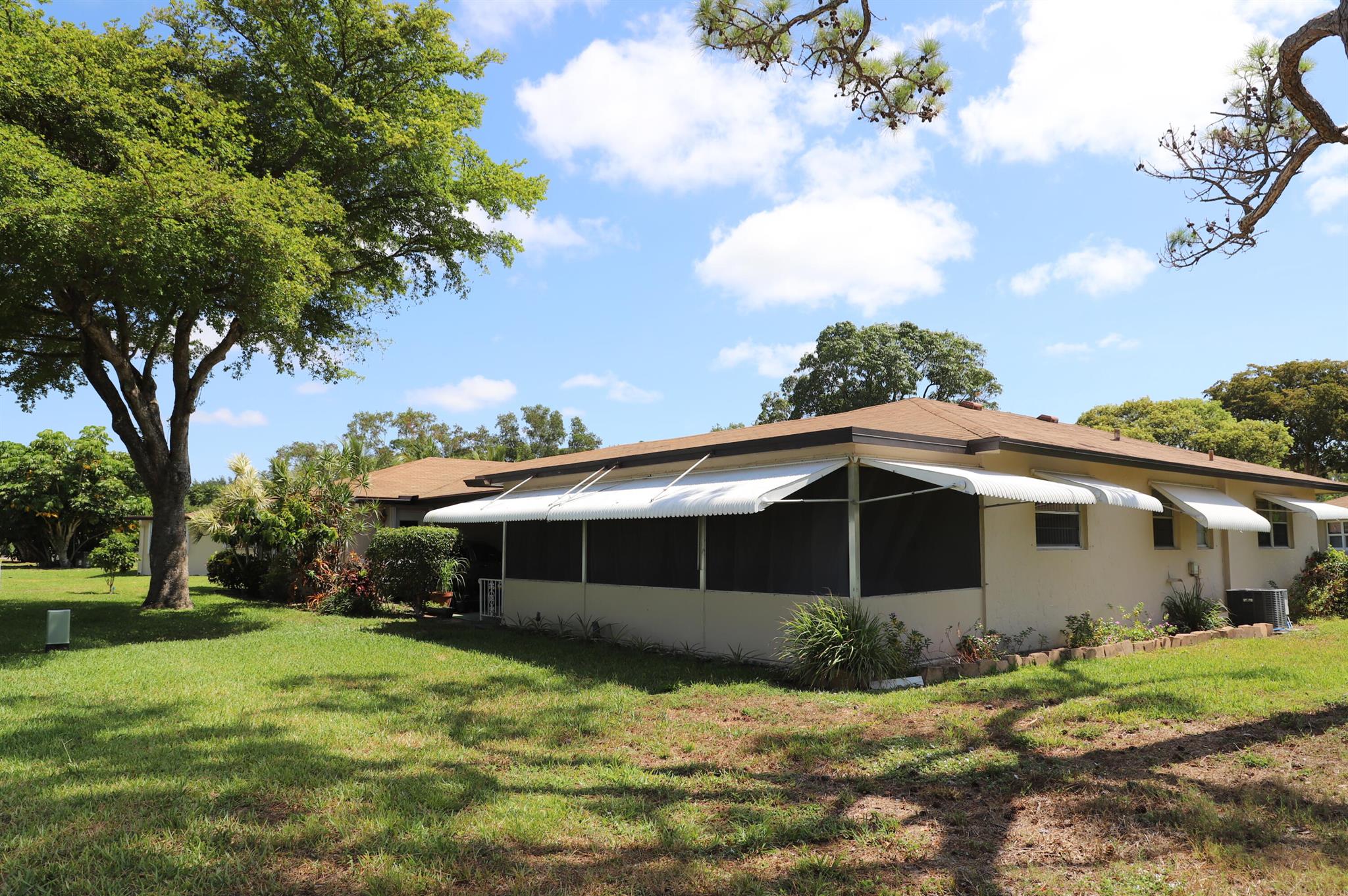 COUNTRY MANORS - Residential