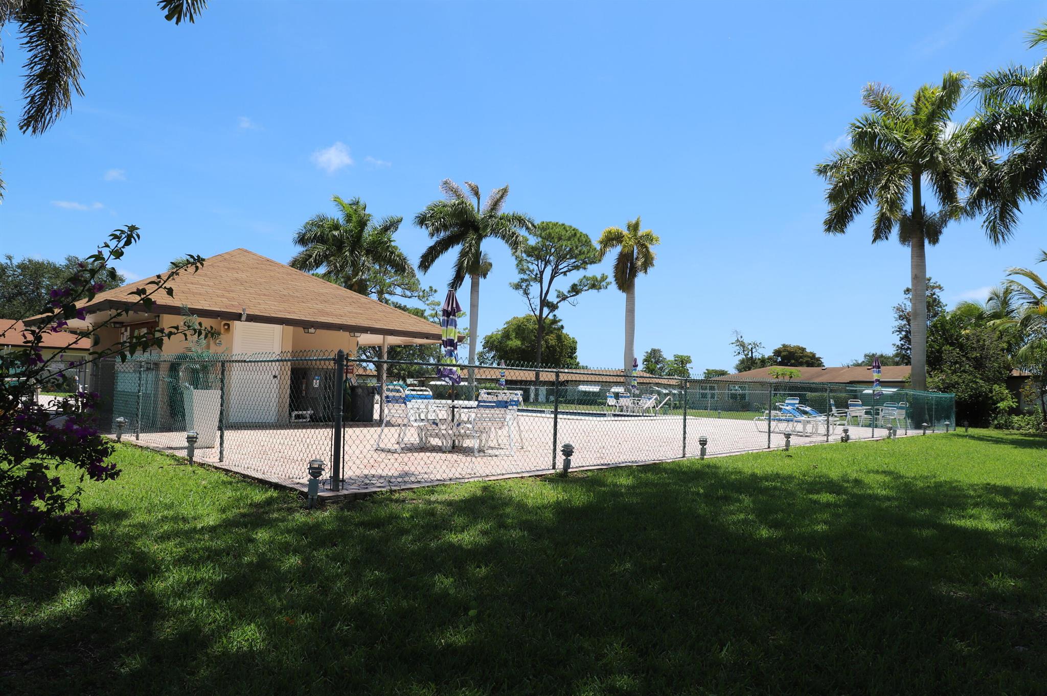 COUNTRY MANORS - Residential