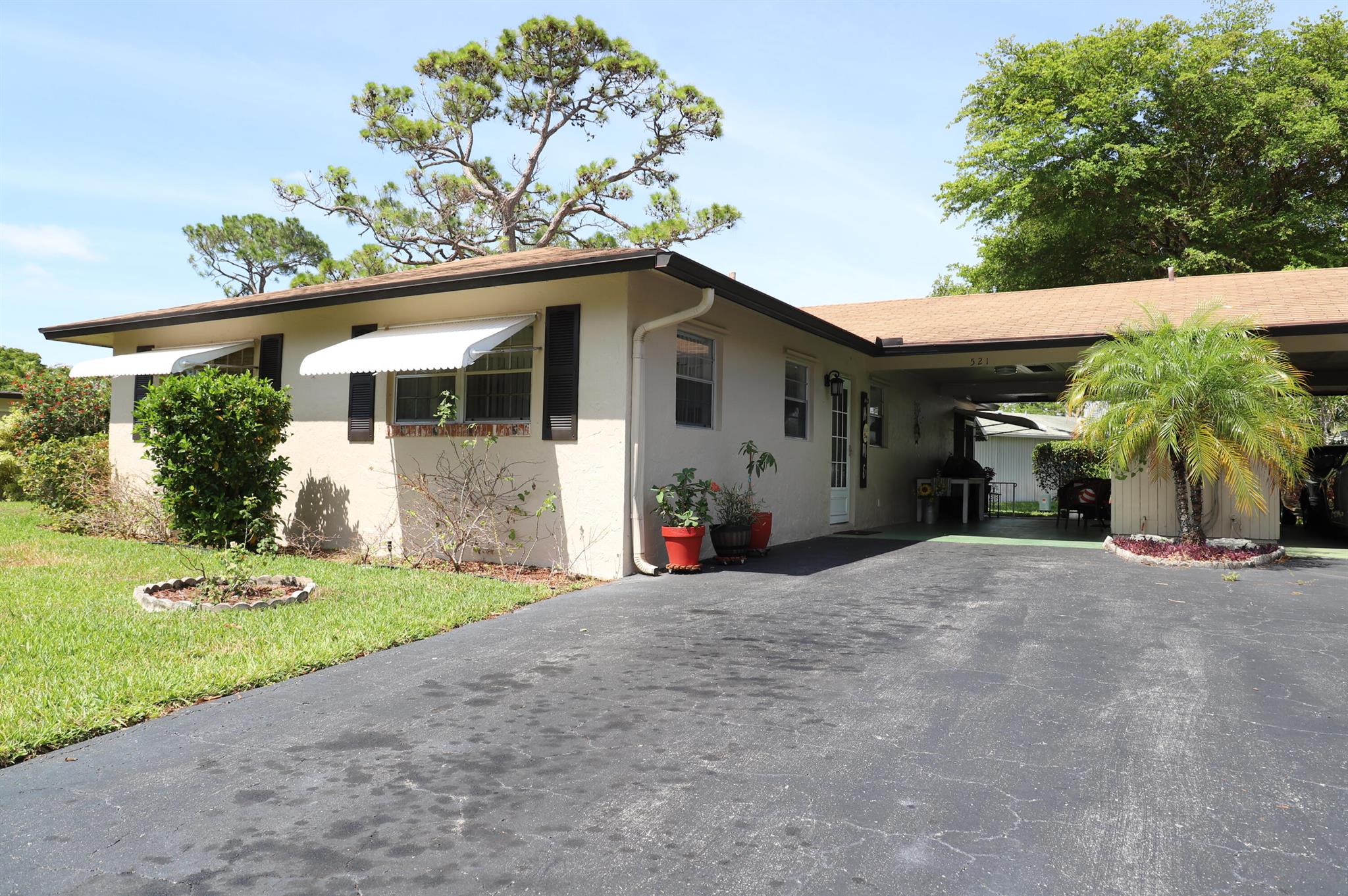 COUNTRY MANORS - Residential