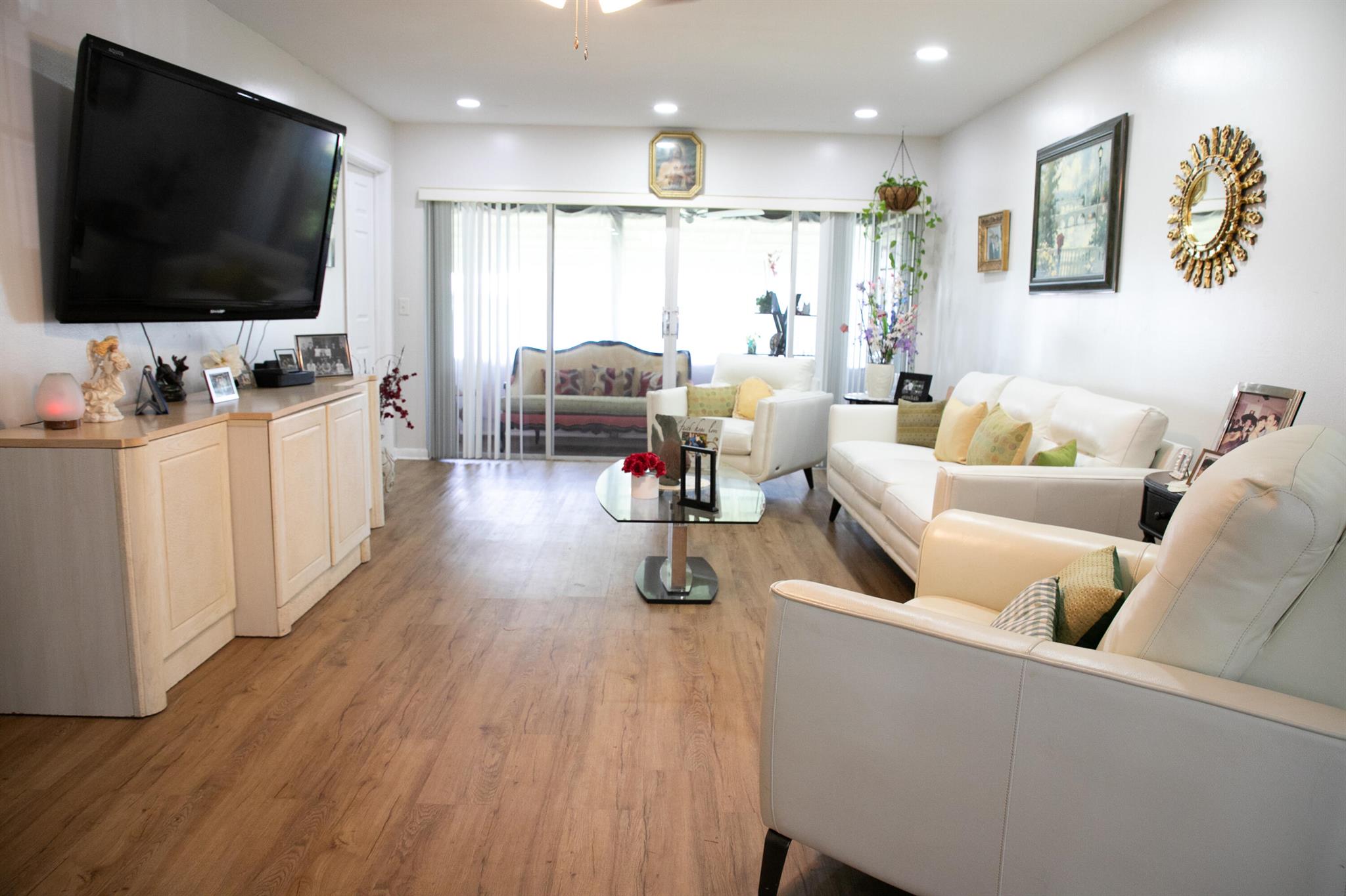 COUNTRY MANORS - Residential