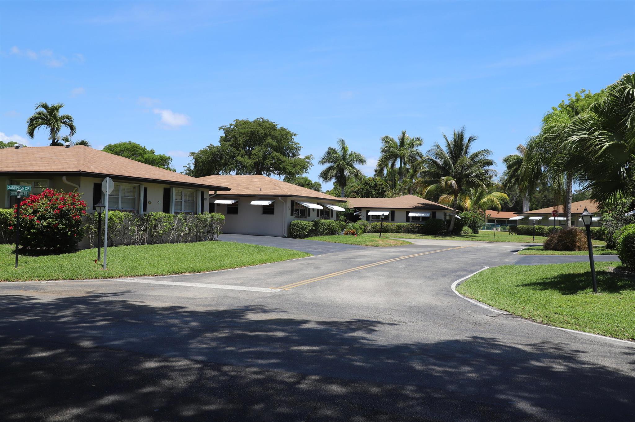 COUNTRY MANORS - Residential