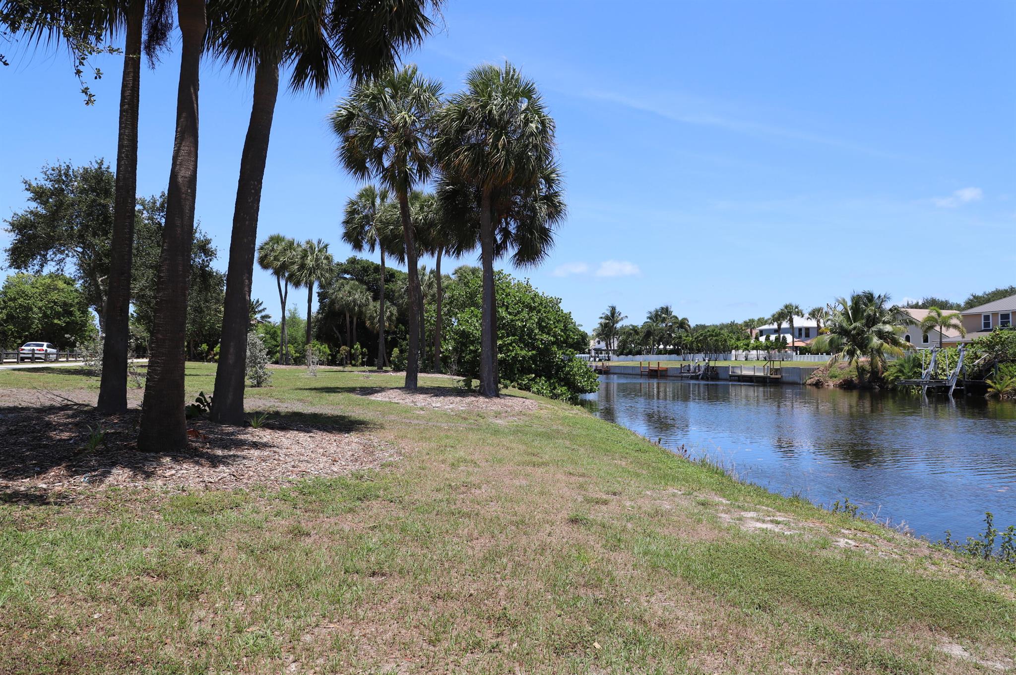 COUNTRY MANORS - Residential