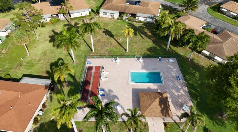 COUNTRY MANORS - Residential