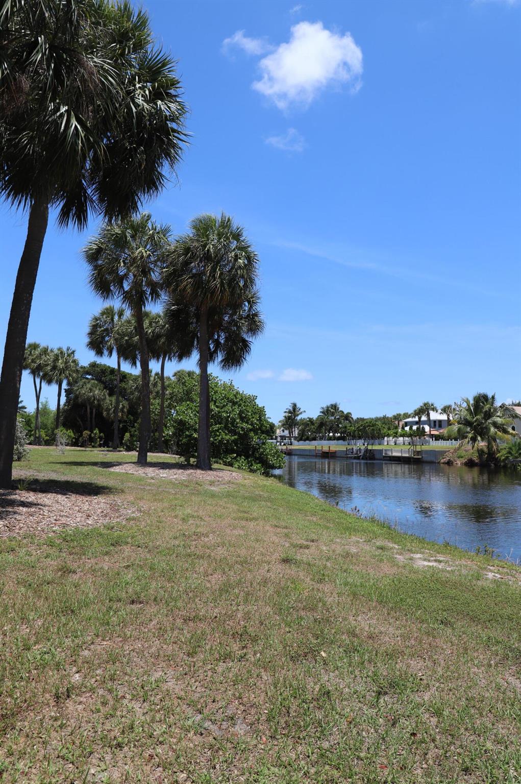 COUNTRY MANORS - Residential