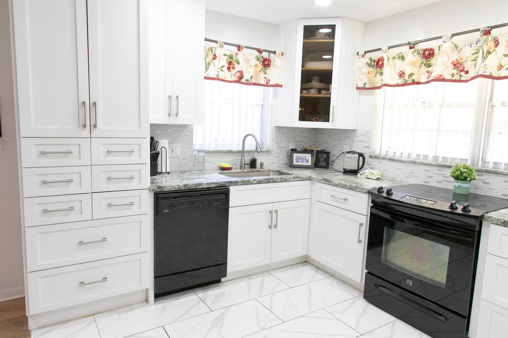 COUNTRY MANORS - Residential