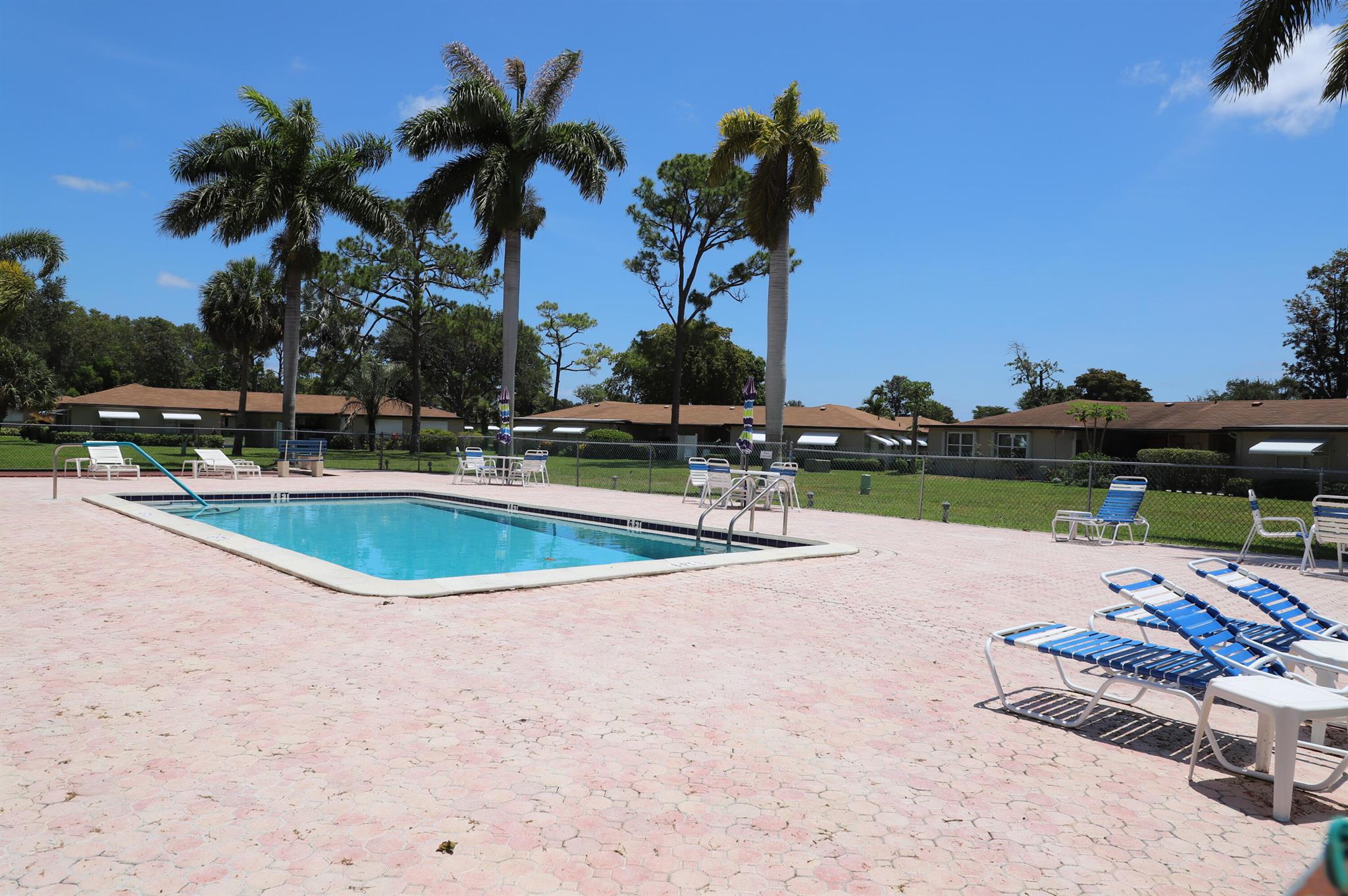 COUNTRY MANORS - Residential