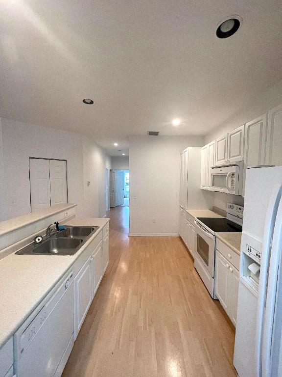 THE LAKES AT THE SAVANNAHS CONDOMINIUM - Residential Lease