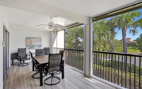 4040 Crystal Lake Dr Unit 202, Deerfield Beach, FL MLS: F10493491