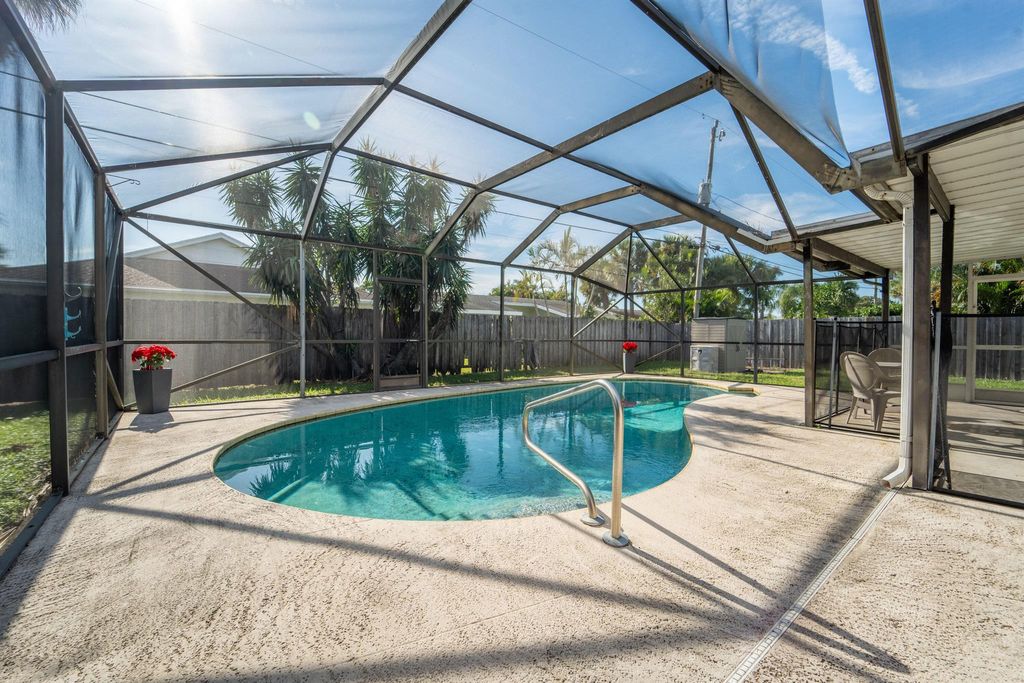 Photo of 539 Ivy Avenue, Palm Beach Gardens, FL 33410 (MLS # R11040796)