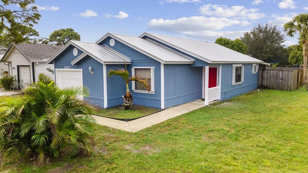 Photo of 1801 S 27th Street, Fort Pierce, FL 34950 (MLS # R10858111)