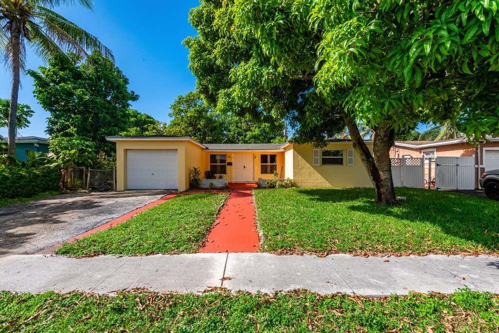 Photo of 3611 NW 40TH Court, Lauderdale Lakes, FL 33309 (MLS # B26065589)