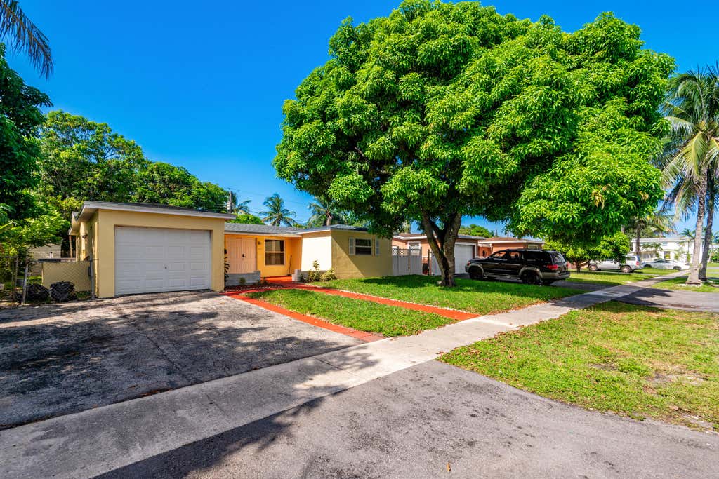 Photo of 3611 NW 40TH Court, Lauderdale Lakes, FL 33309 (MLS # B26065589)