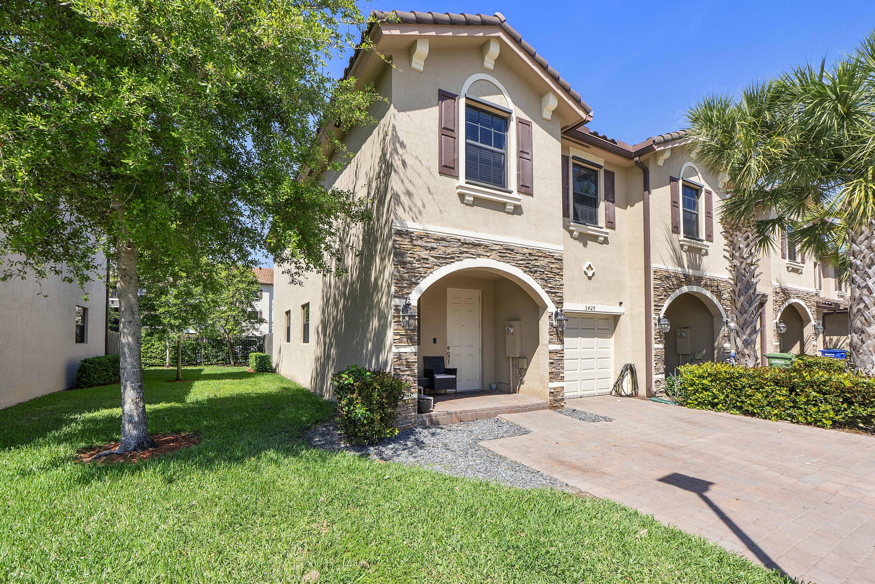 HORIZON TOWNHOMES at CELEBRATION POINTE - Residential