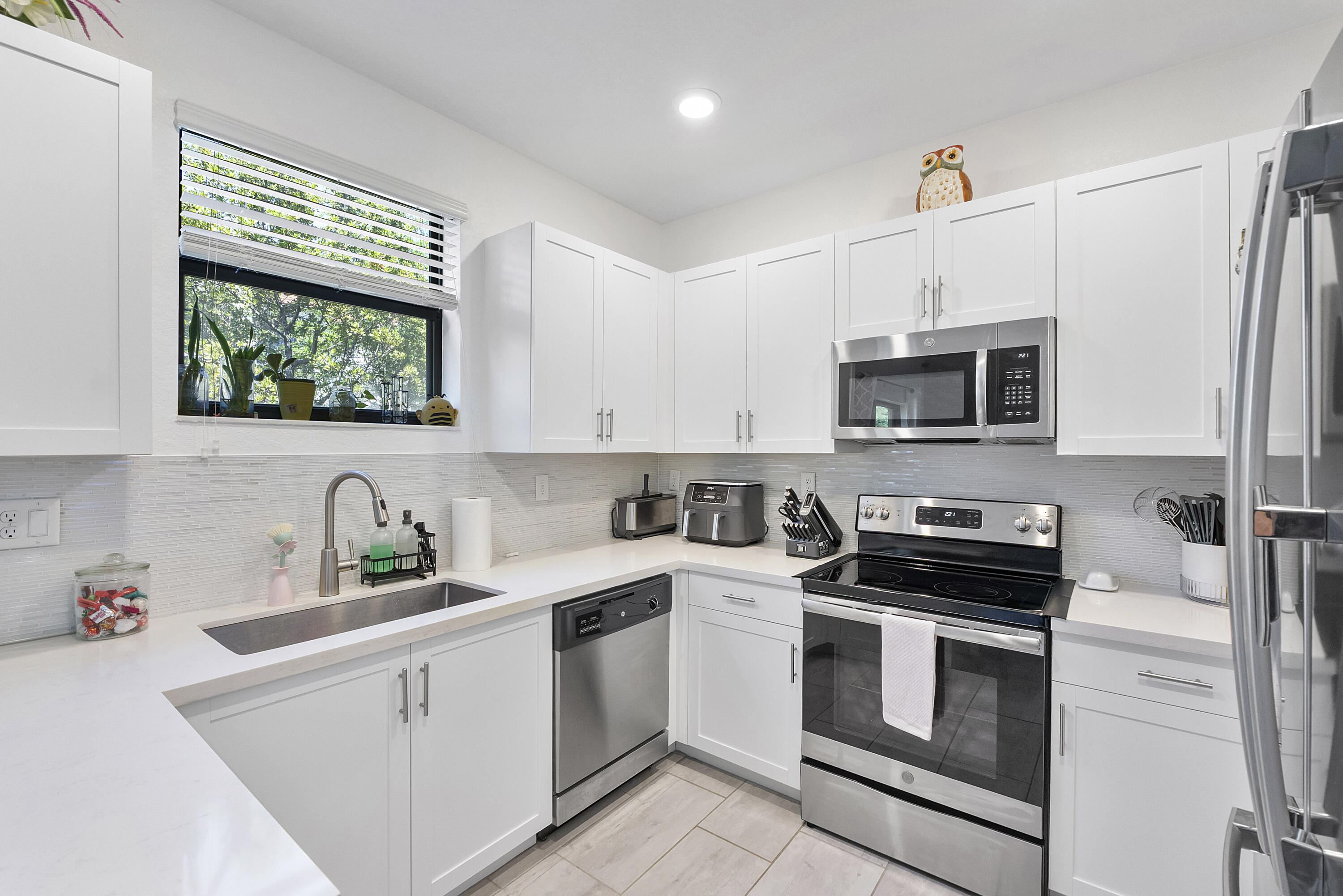 HORIZON TOWNHOMES at CELEBRATION POINTE - Residential