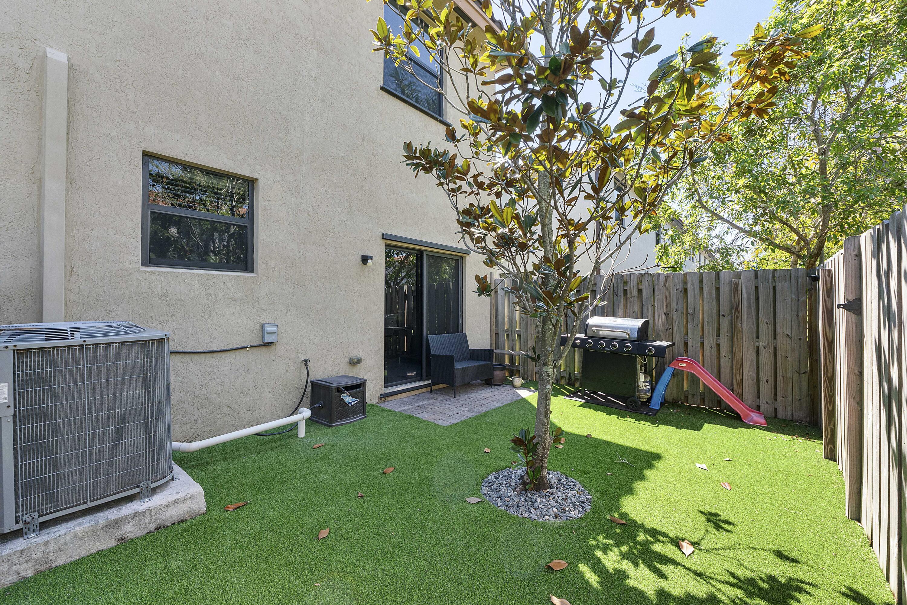 HORIZON TOWNHOMES at CELEBRATION POINTE - Residential