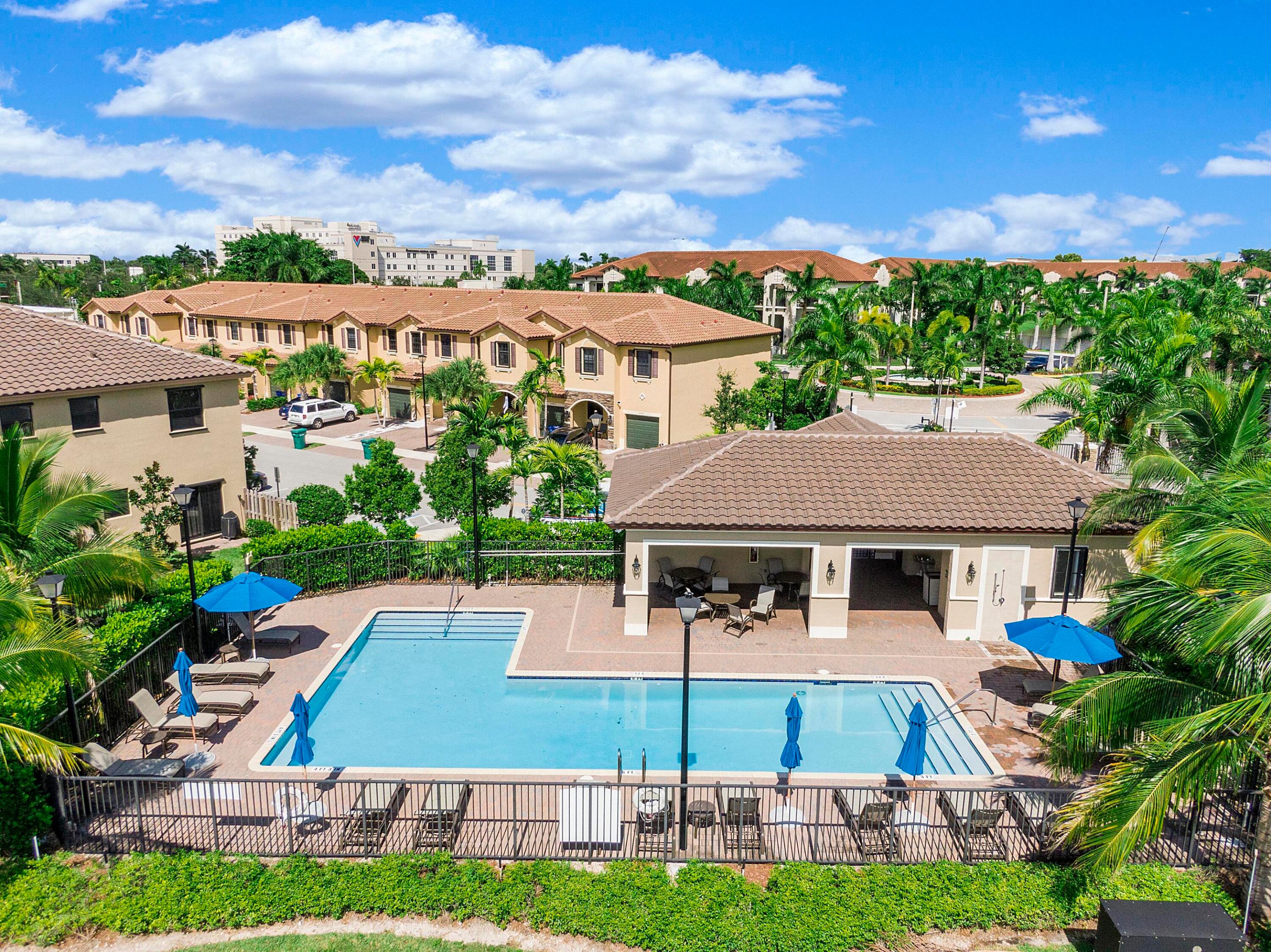 HORIZON TOWNHOMES at CELEBRATION POINTE - Residential