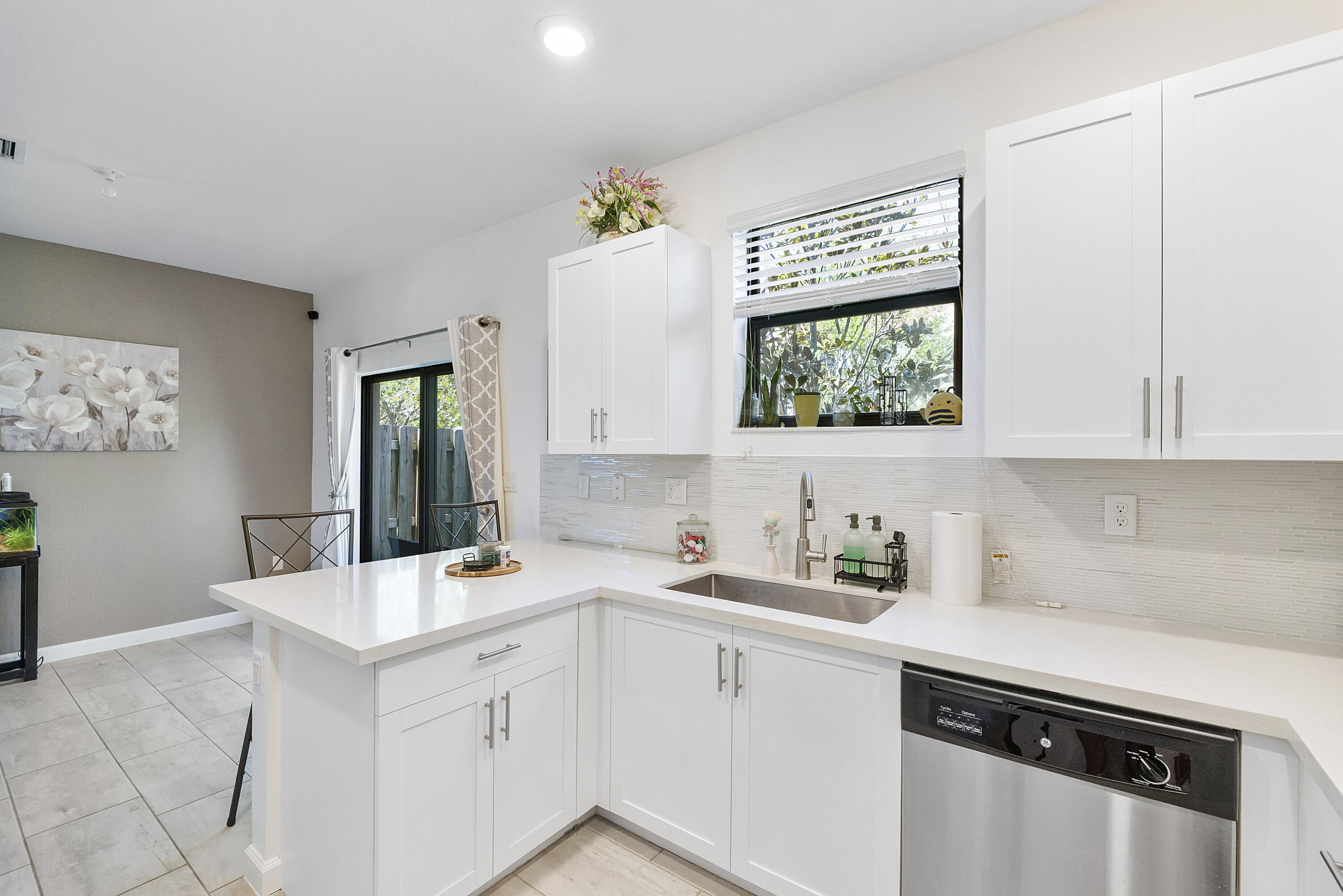 HORIZON TOWNHOMES at CELEBRATION POINTE - Residential