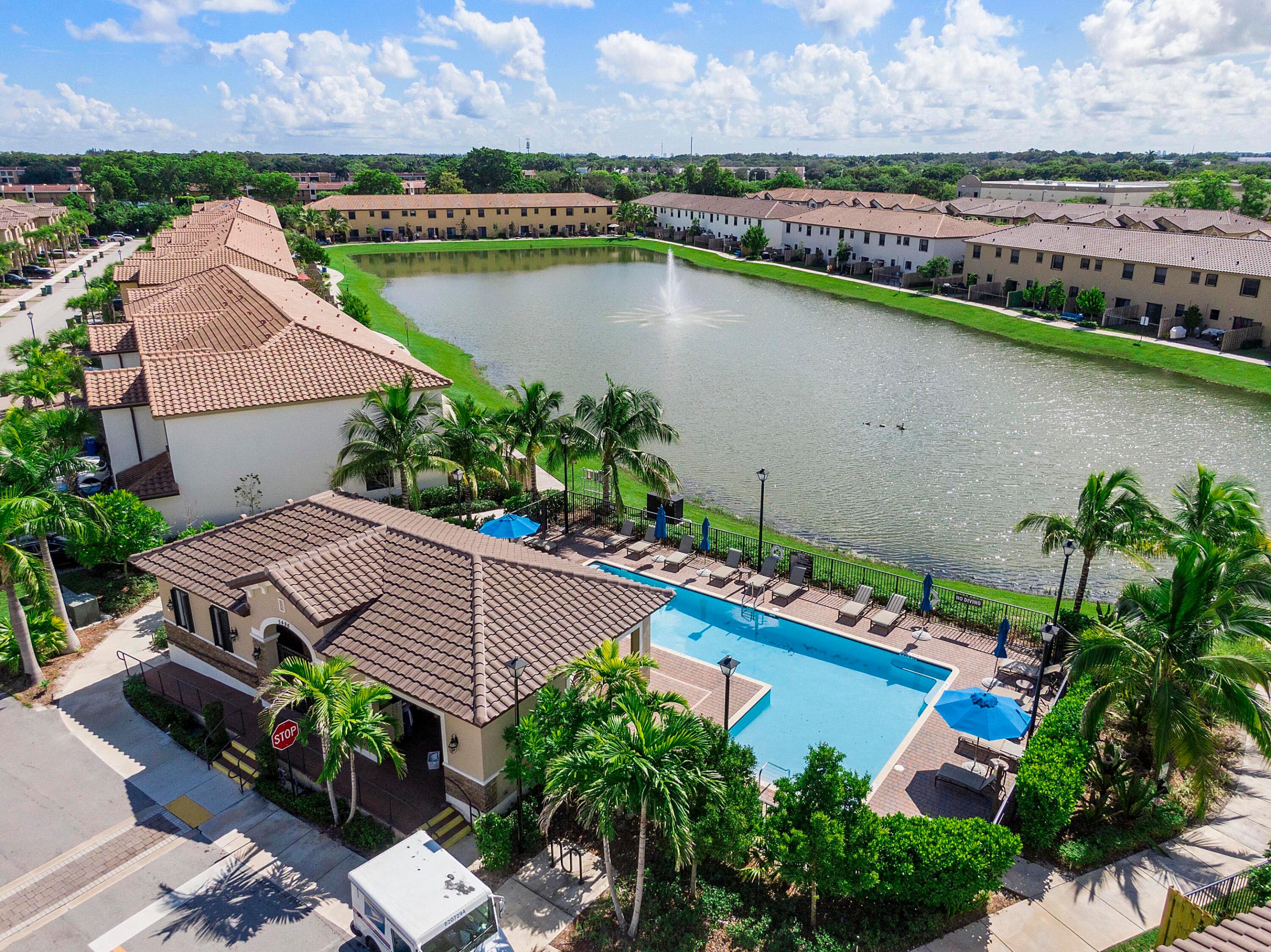 HORIZON TOWNHOMES at CELEBRATION POINTE - Residential