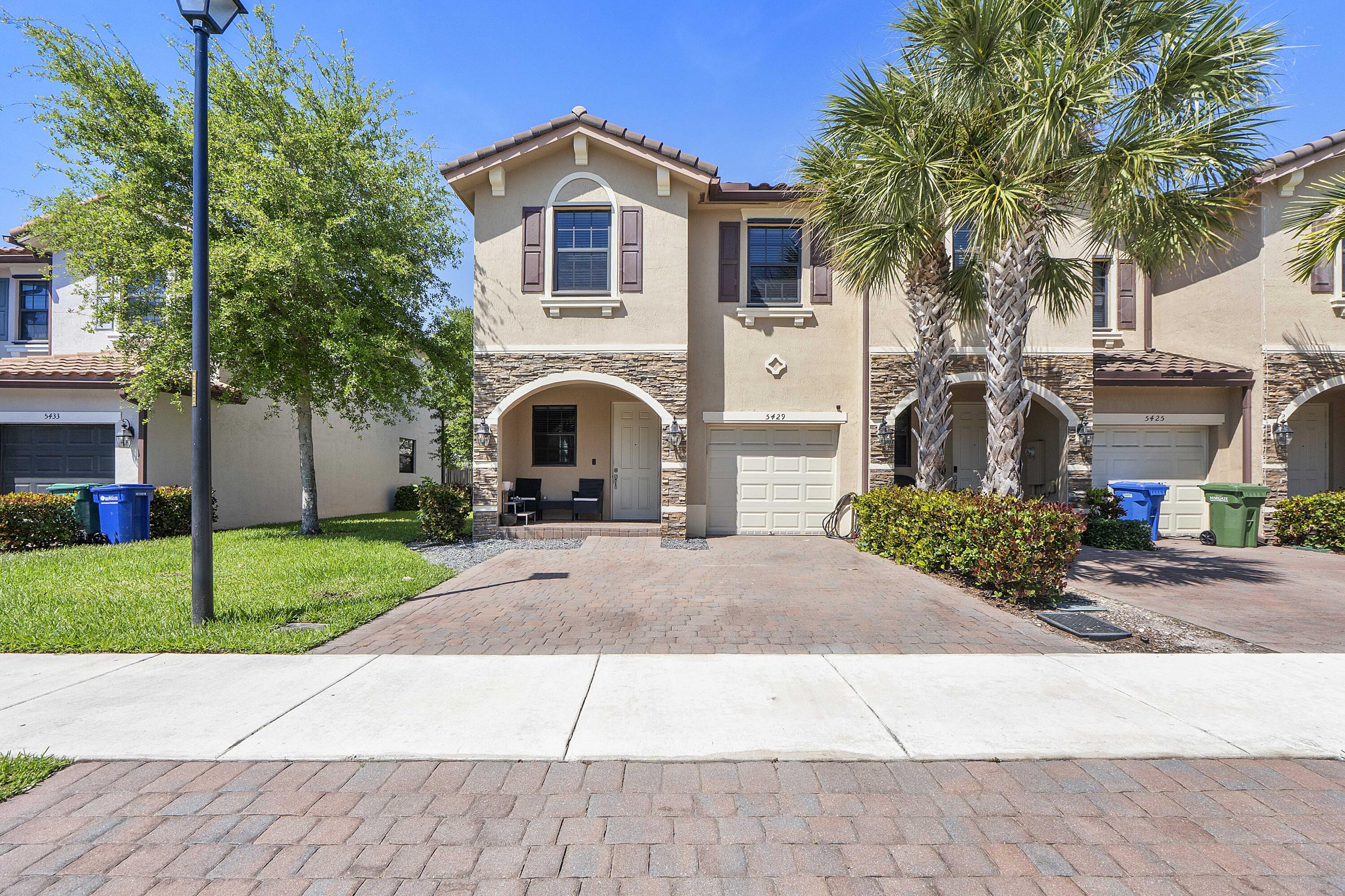 HORIZON TOWNHOMES at CELEBRATION POINTE - Residential