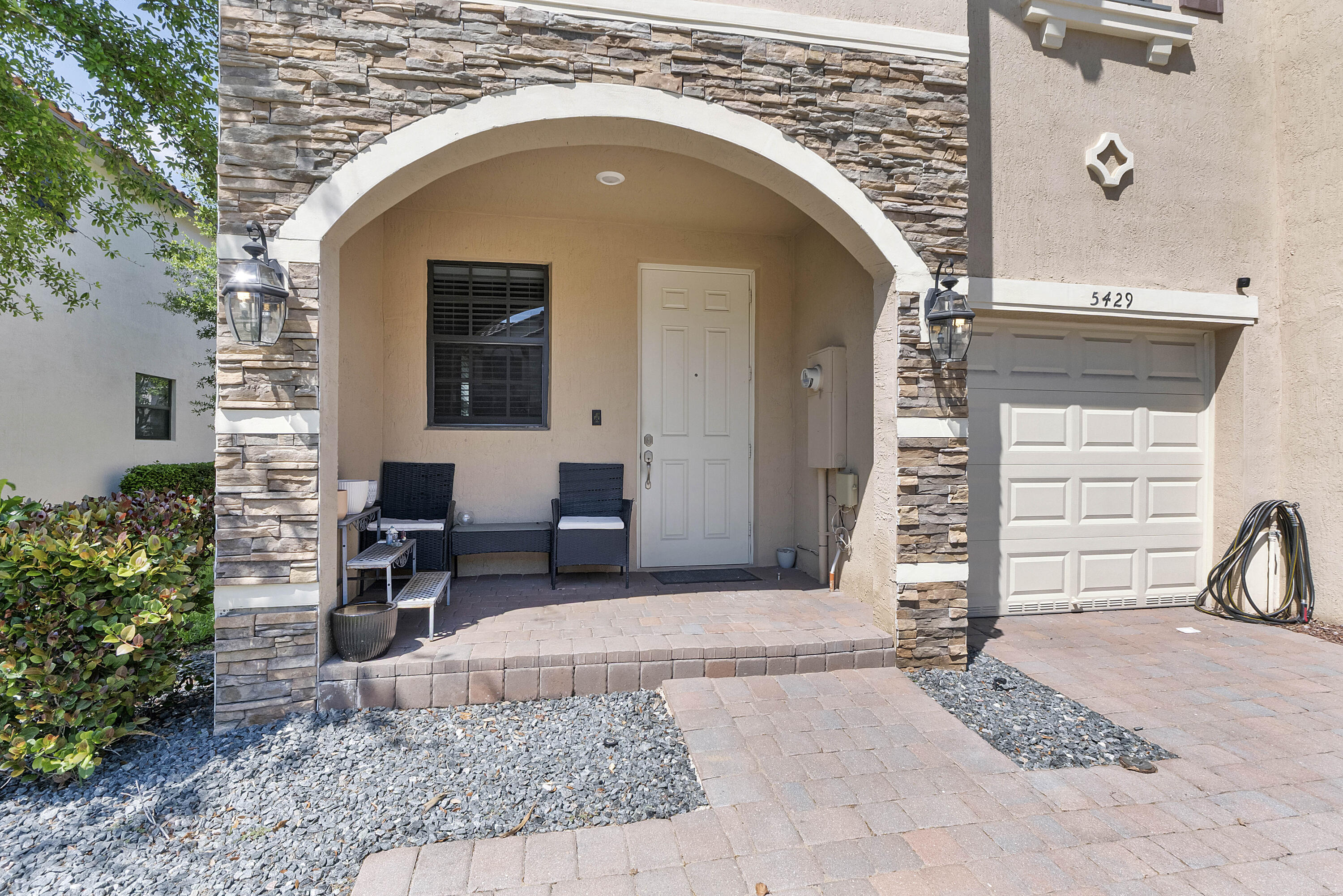 HORIZON TOWNHOMES at CELEBRATION POINTE - Residential