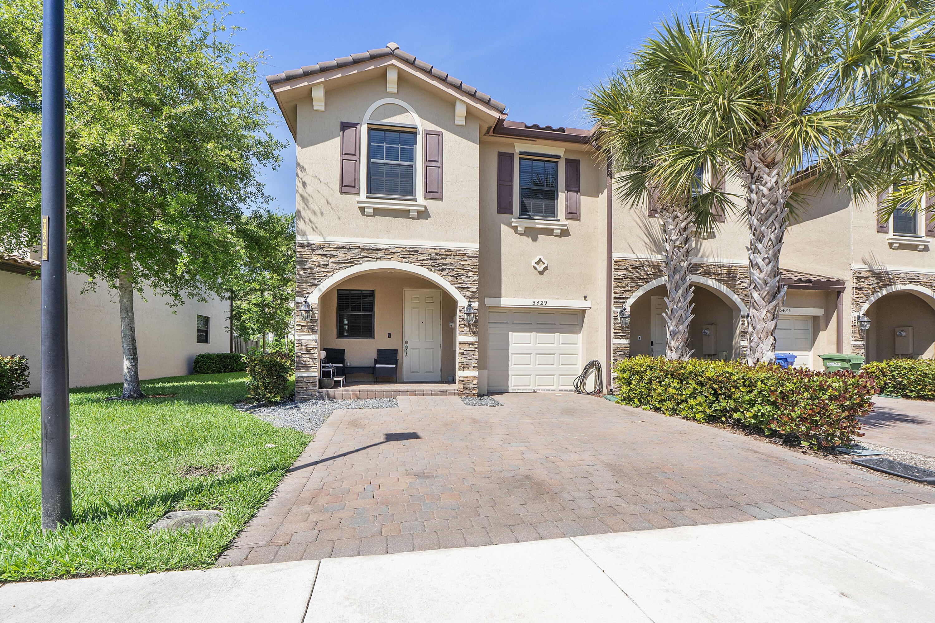 HORIZON TOWNHOMES at CELEBRATION POINTE - Residential