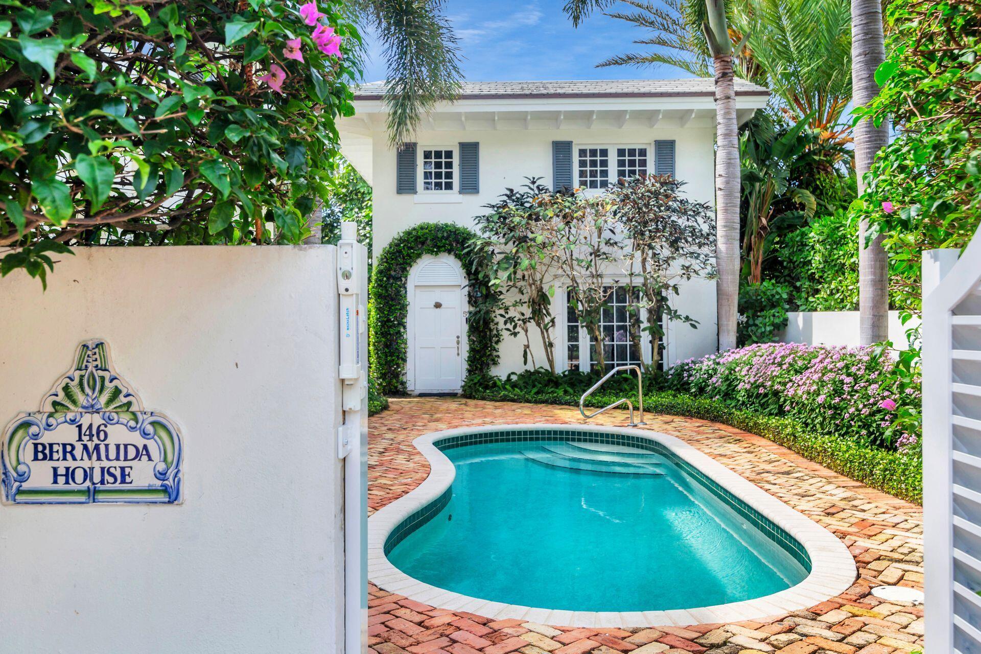Unique & charming, fully renovated 2BD/2BA pied-a-terre just steps from the ocean. Spacious, sun-filled layout with 10' ceilings, French doors to a balcony, hardwood floors, and plantation shutters throughout. Very chic! Pet-friendly with a boutique pool.