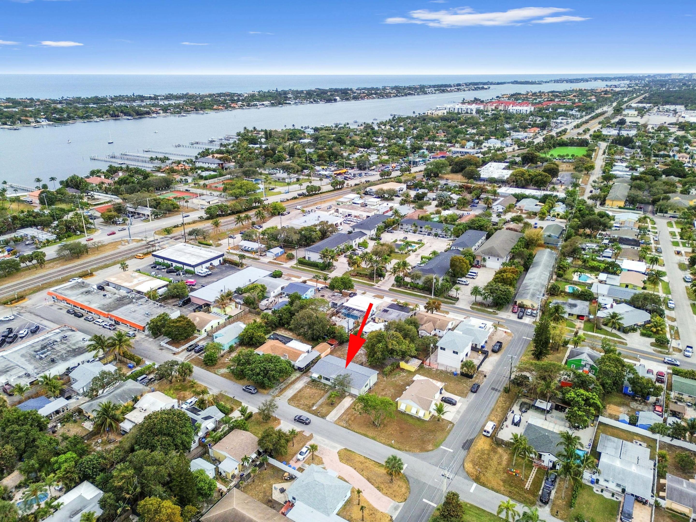 View photos, virtual tours, details... 332 W Mango Street 1-2