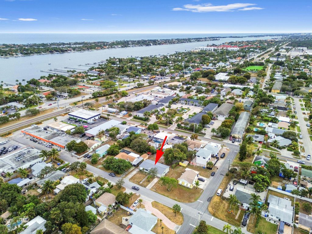 Photo of 332 W Mango Street #1-2, Lantana, FL 33462 (MLS # R11159169)