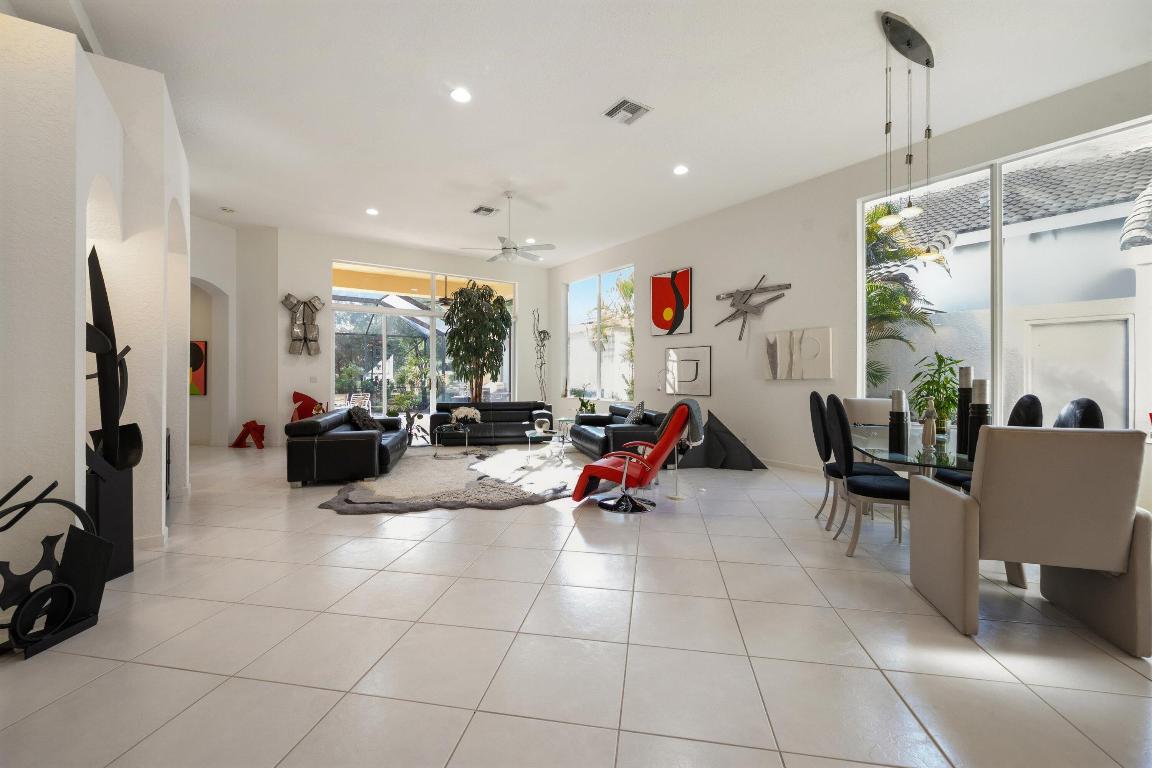 3828 Newhaven Lake Drive