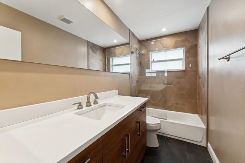 LITTLE HARBOR ON THE HILLSBORO - Residential