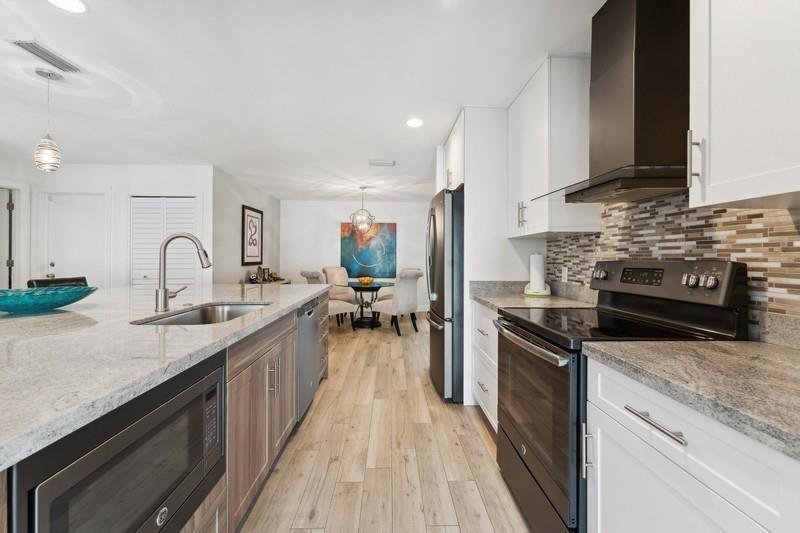 LITTLE HARBOR ON THE HILLSBORO - Residential