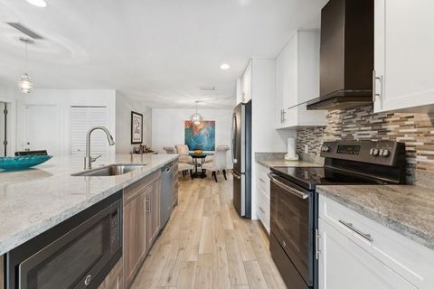 Tiny photo for 13 Little Harbor Way, Deerfield Beach, FL 33441 (MLS # B26009280)