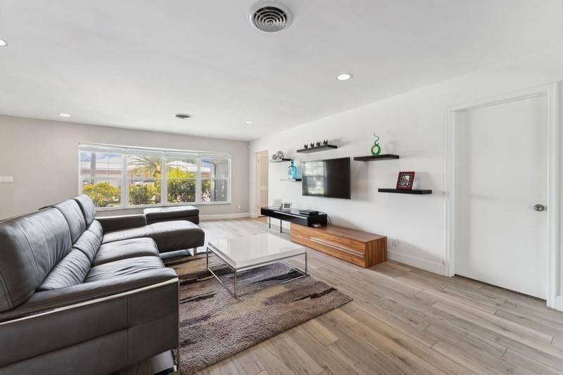 LITTLE HARBOR ON THE HILLSBORO - Residential