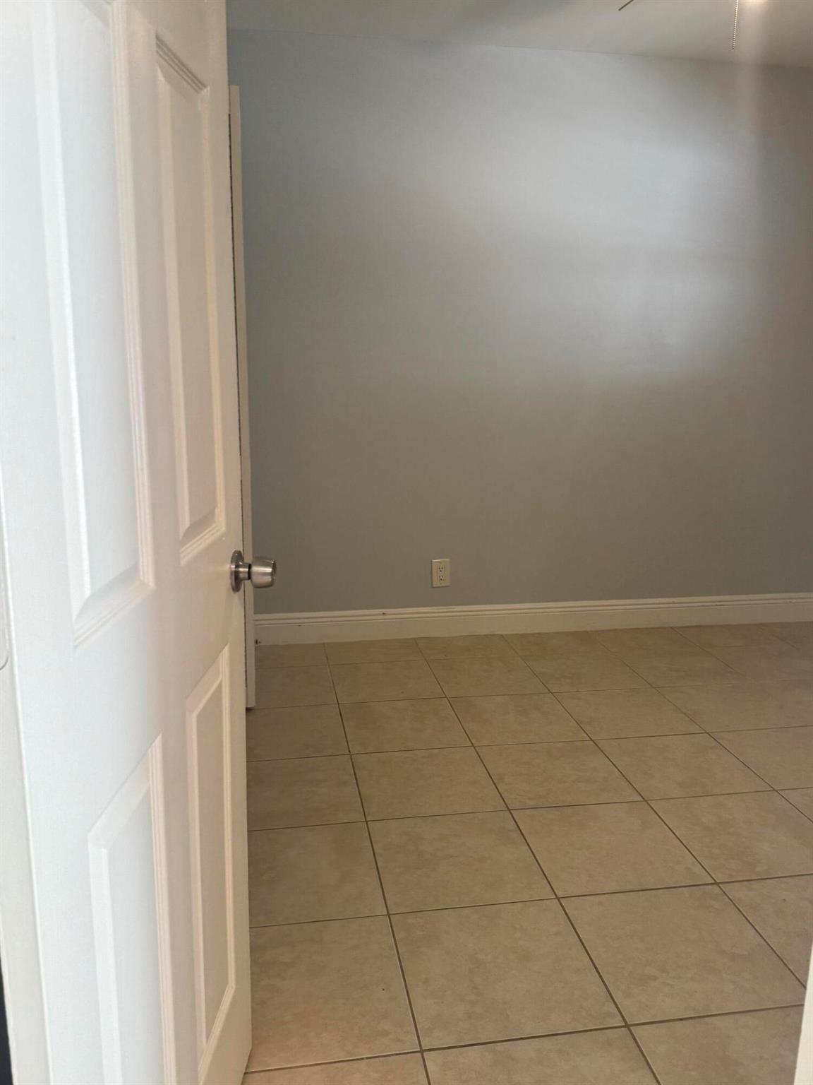 PALM BEACH FARMS CO 7 - Residential Lease