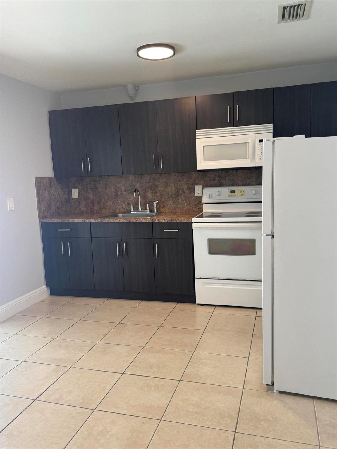 PALM BEACH FARMS CO 7 - Residential Lease