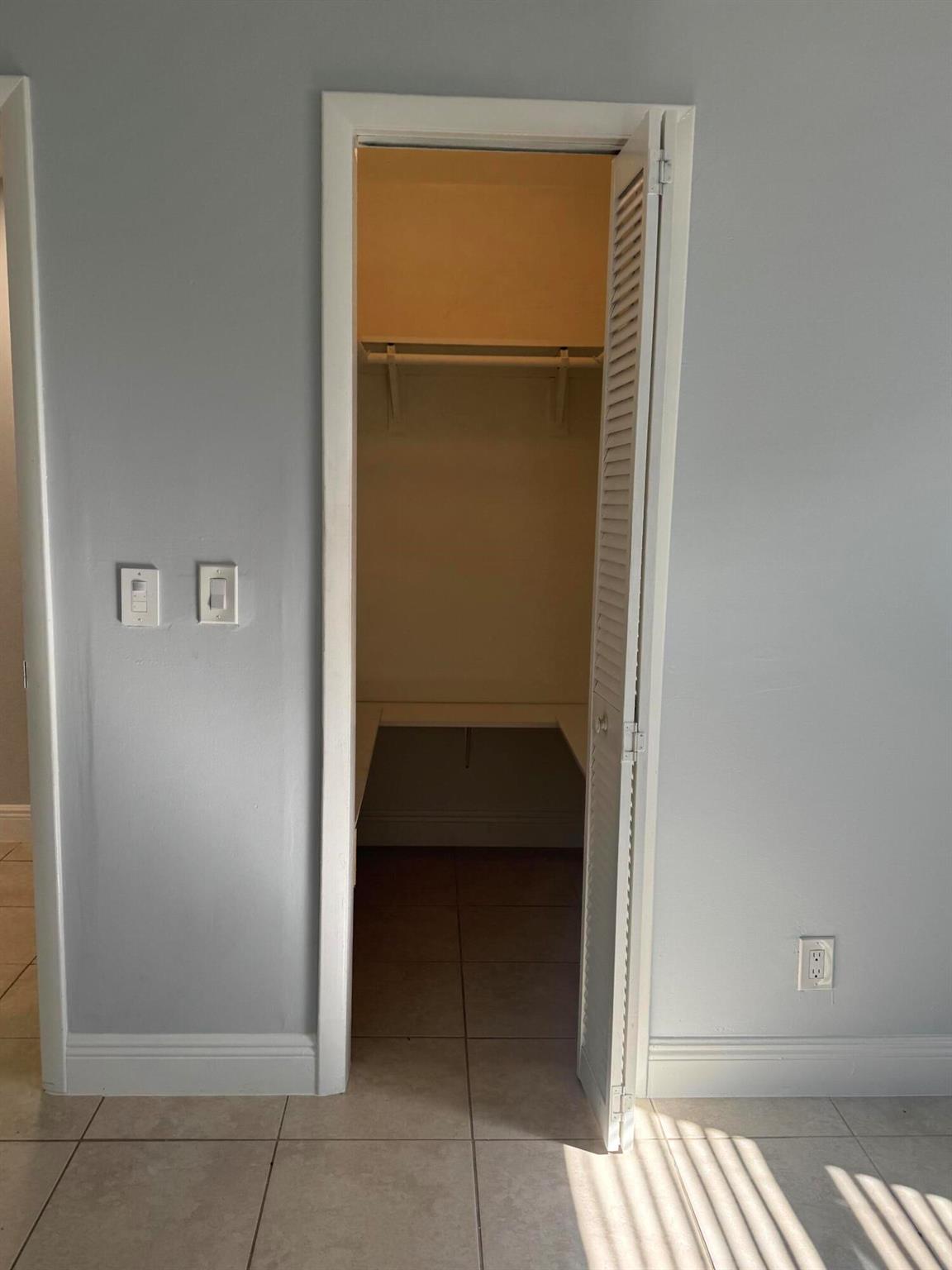 PALM BEACH FARMS CO 7 - Residential Lease